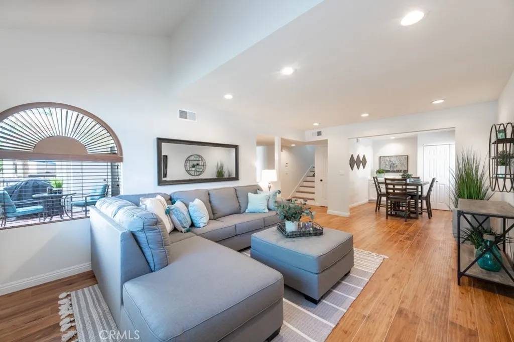 Woodland Hills, CA 91367,21620 Burbank Boulevard #7