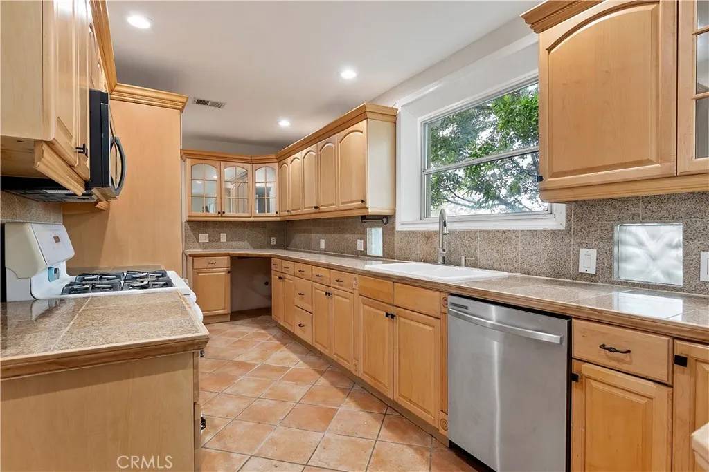Winnetka, CA 91306,8856 Fullbright Avenue