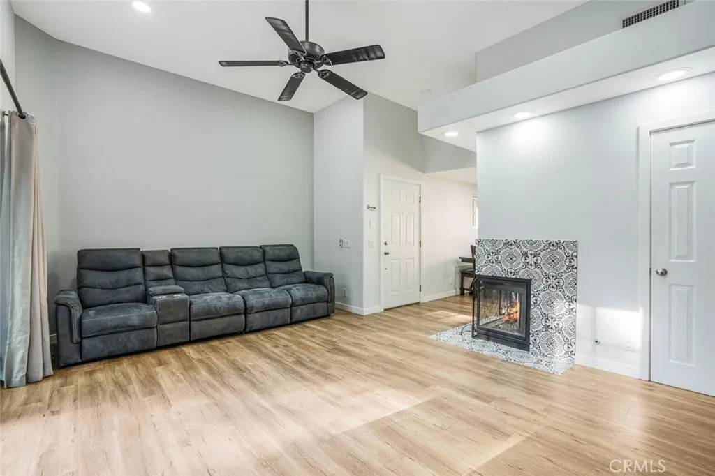 Calabasas, CA 91302,4347 Freedom Drive #C