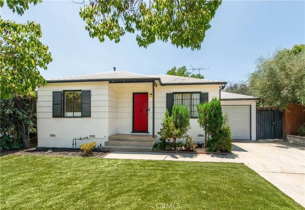 Encino, CA 91316,17330 Califa Street