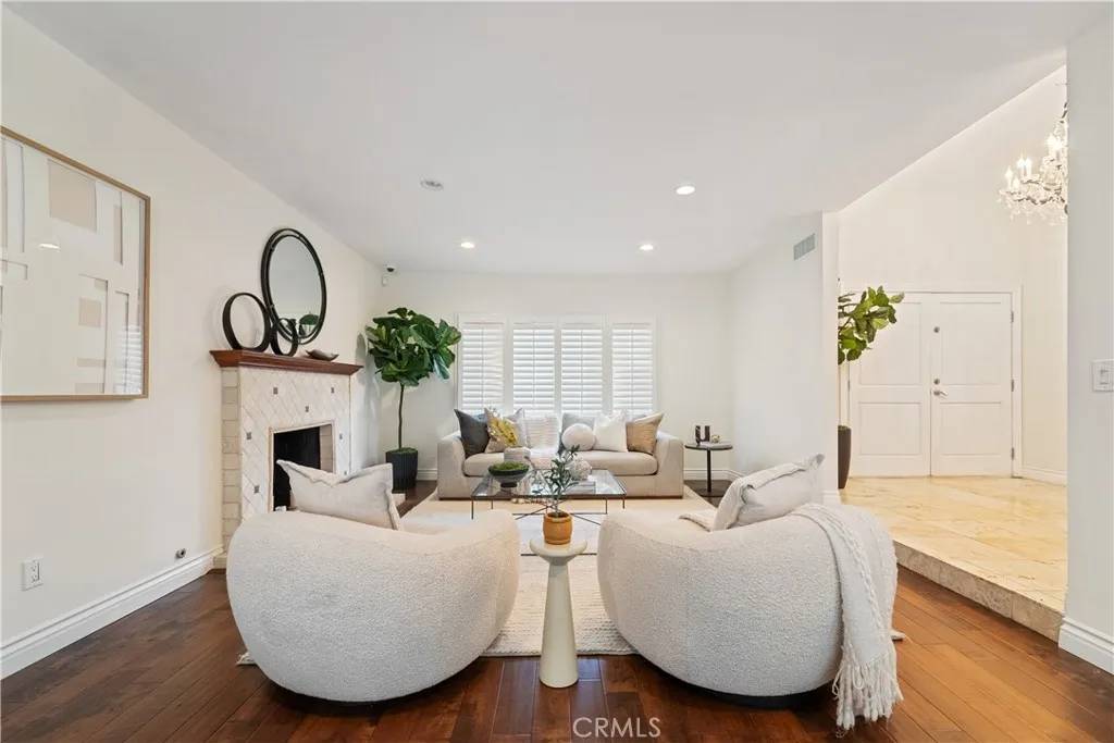 Beverly Hills, CA 90210,9767 Blantyre Drive