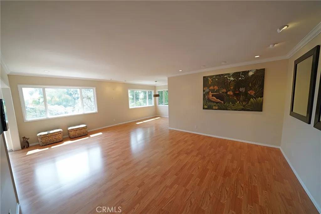 Los Angeles, CA 90046,1525 N Hayworth Avenue #304