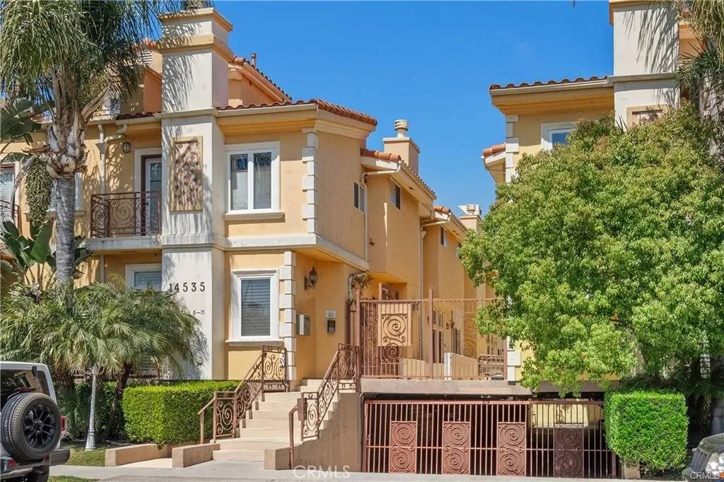 Sherman Oaks, CA 91411,14535 Margate Street #15