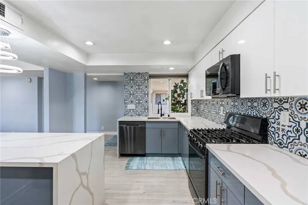 Reseda, CA 91335,7625 Reseda Boulevard #302
