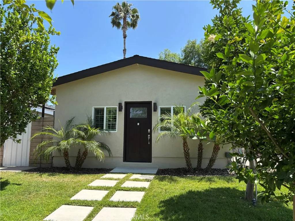 Woodland Hills, CA 91367,22326 Gilmore Street