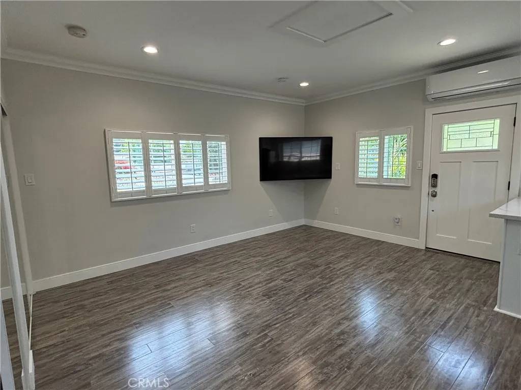 Woodland Hills, CA 91367,22326 Gilmore Street