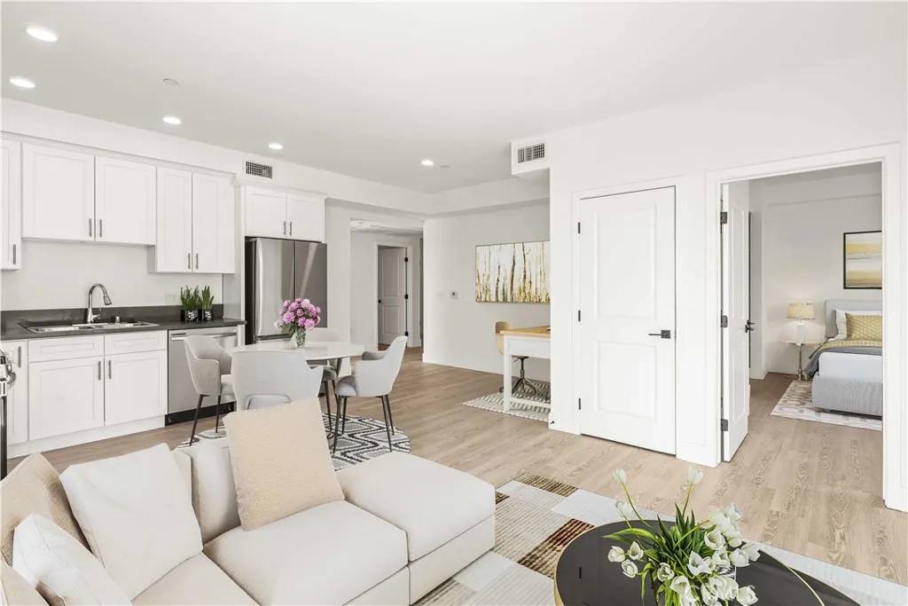 North Hollywood, CA 91606,11714 Archwood Street #306
