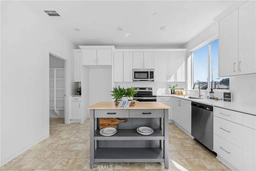 North Hills, CA 91343,9419 N Sepulveda Blvd. #1