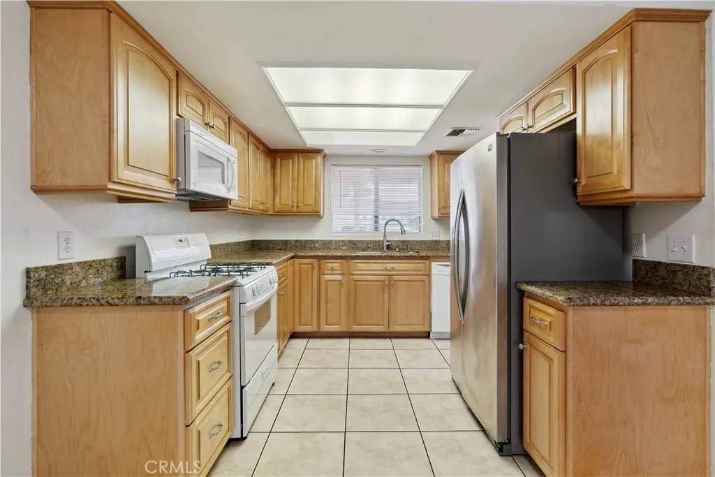 Thousand Oaks, CA 91362,1745 Los Feliz Drive #2