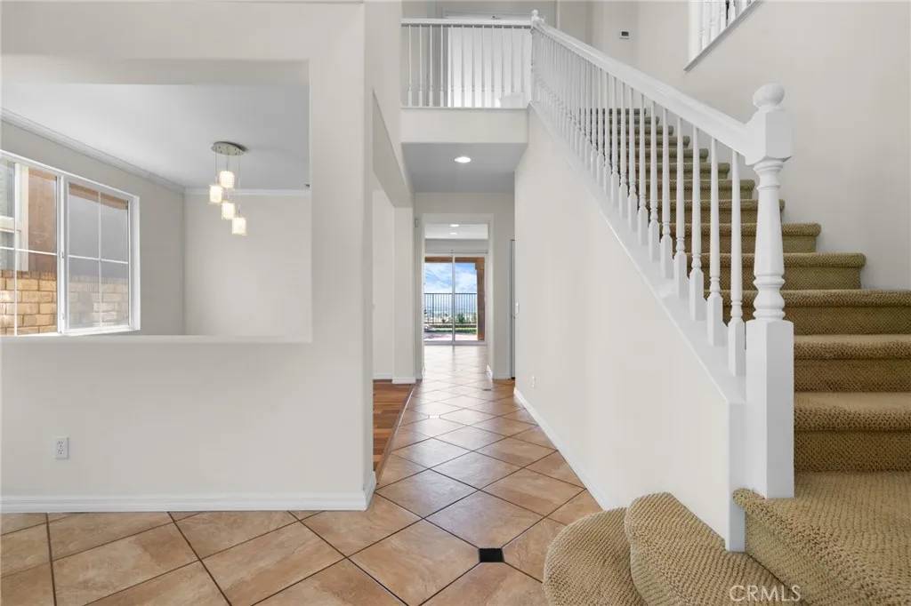 Valencia, CA 91354,24058 Via Vista
