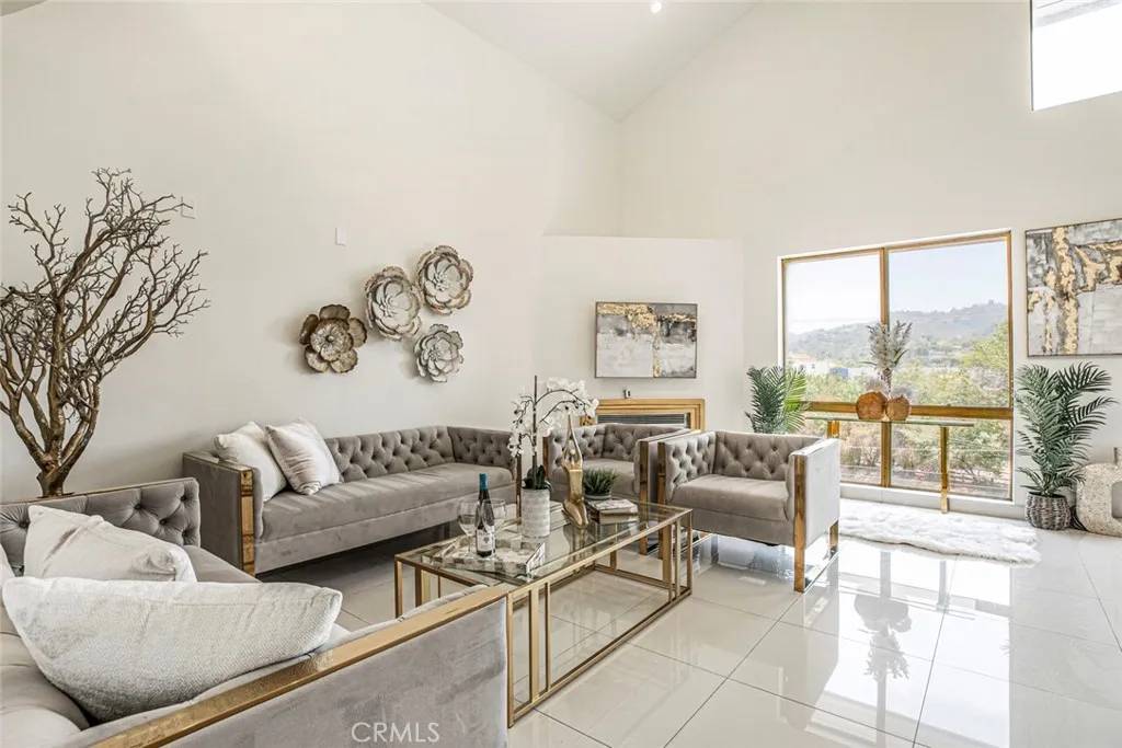 Sherman Oaks, CA 91423,13331 Moorpark Street #319