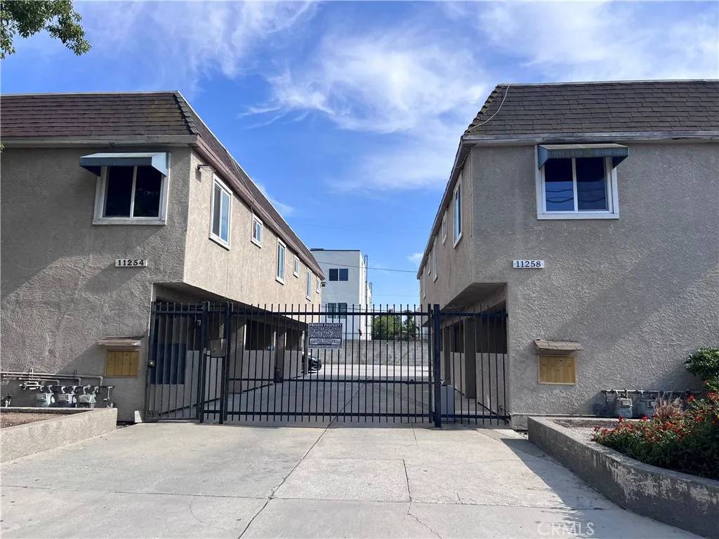 North Hollywood, CA 91606,11254 Oxnard Street #3