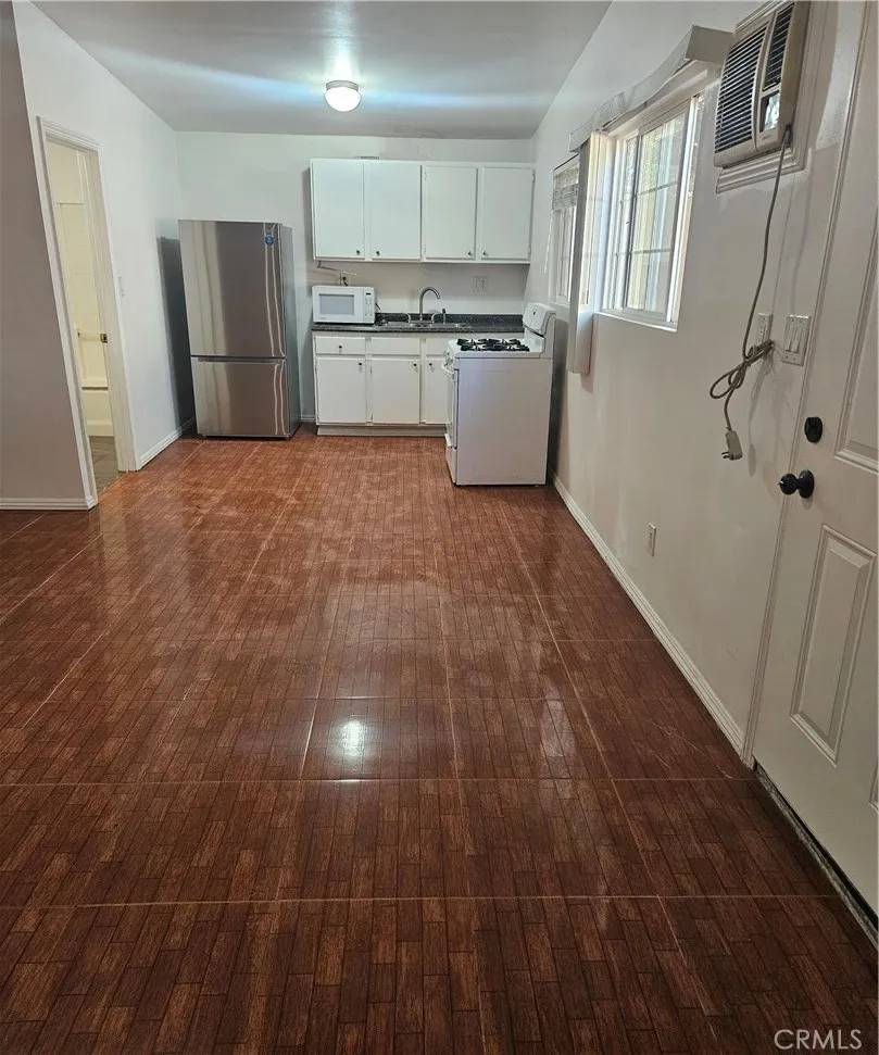 Northridge, CA 91325,17537 Tuba