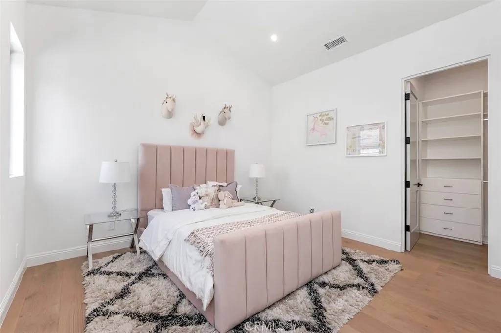 Sherman Oaks, CA 91403,14602 Morrison Street