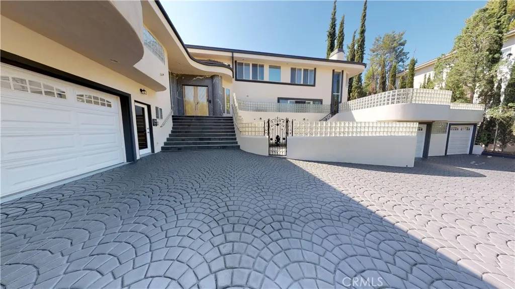 Chatsworth, CA 91311,22500 N Summit Ridge Circle
