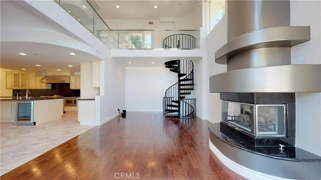 Chatsworth, CA 91311,22500 N Summit Ridge Circle