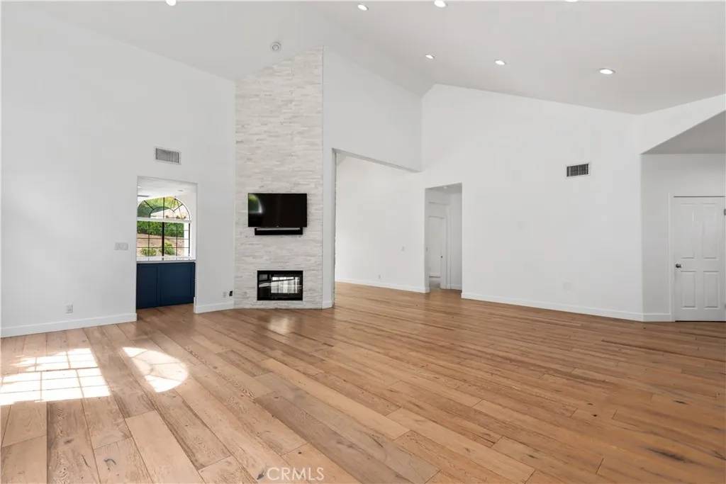Westlake Village, CA 91362,729 Maywood Court
