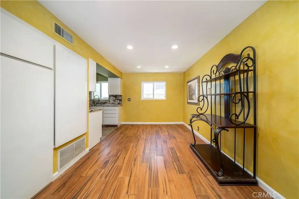 Sherman Oaks, CA 91403,14947 Dickens Street #3
