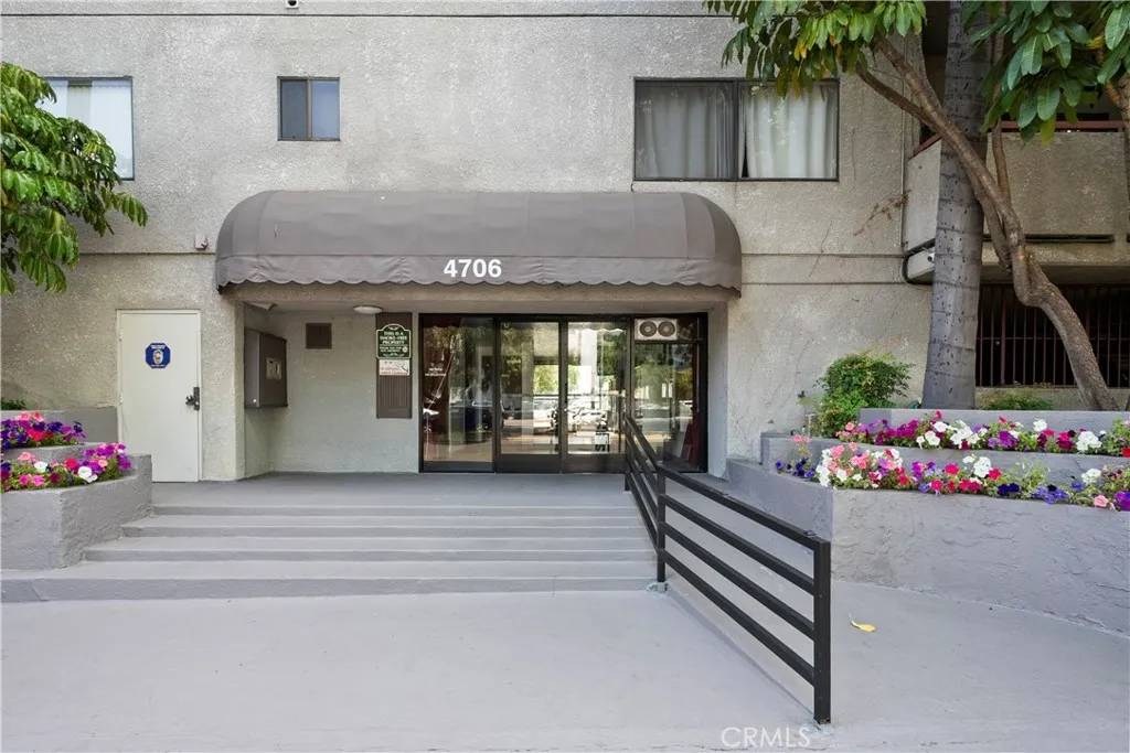 Sherman Oaks, CA 91403,4706 Sepulveda Boulevard