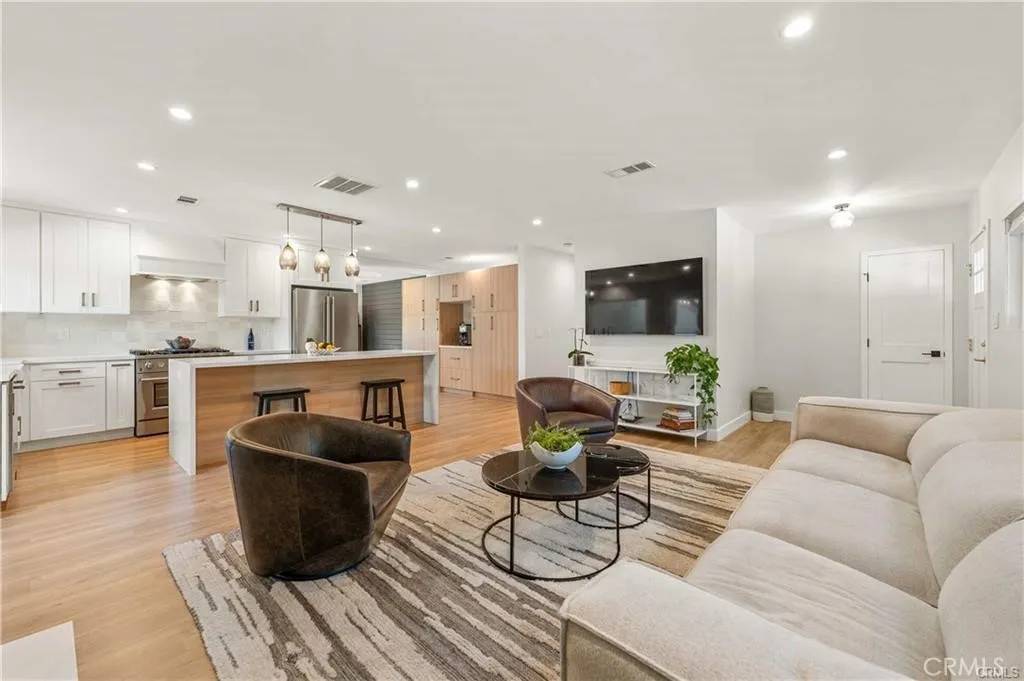 Playa Del Rey, CA 90293,7600 Earldom Avenue