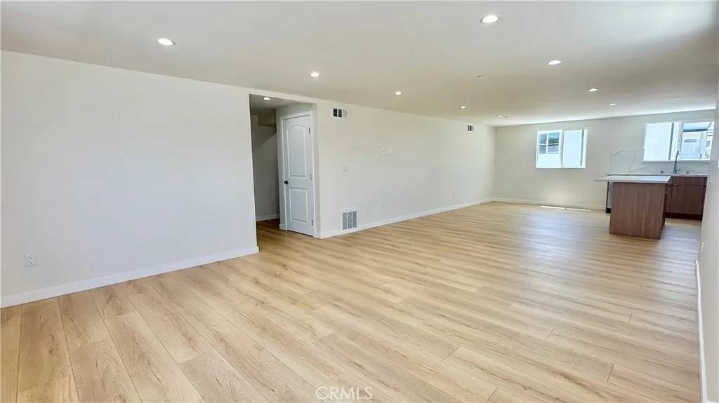 North Hollywood, CA 91605,7728 Laurel Canyon Boulevard