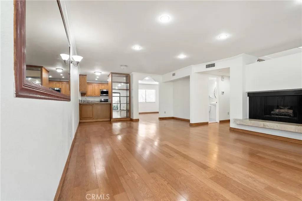 West Hills, CA 91307,7137 Shoup Ave #39