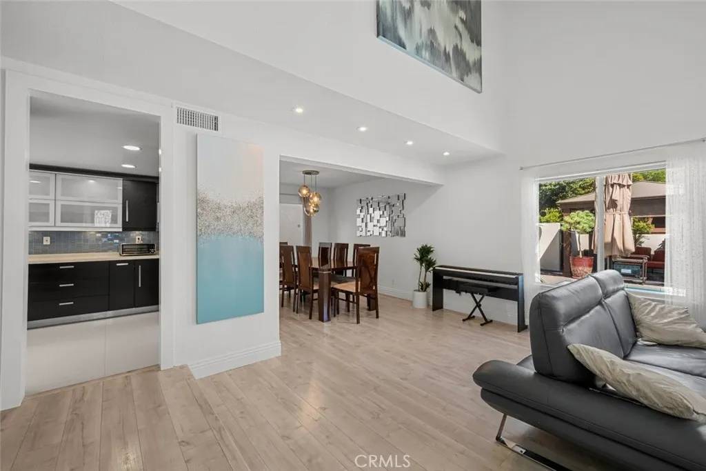 Woodland Hills, CA 91367,22835 Styles Street