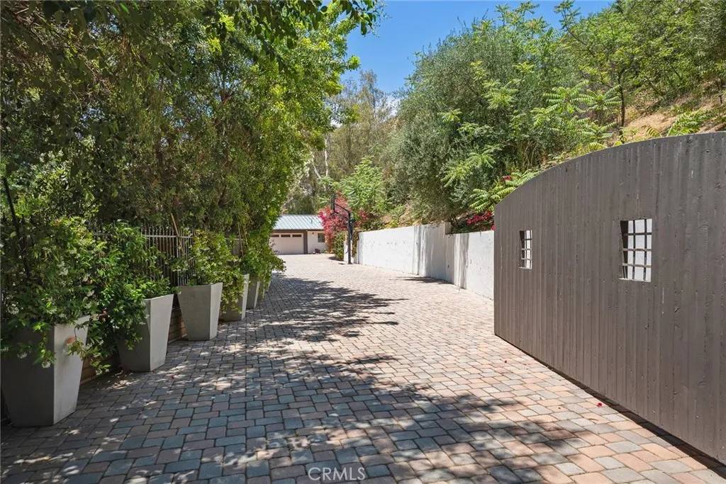 Calabasas, CA 91302,24311 Sylvan Glen Road