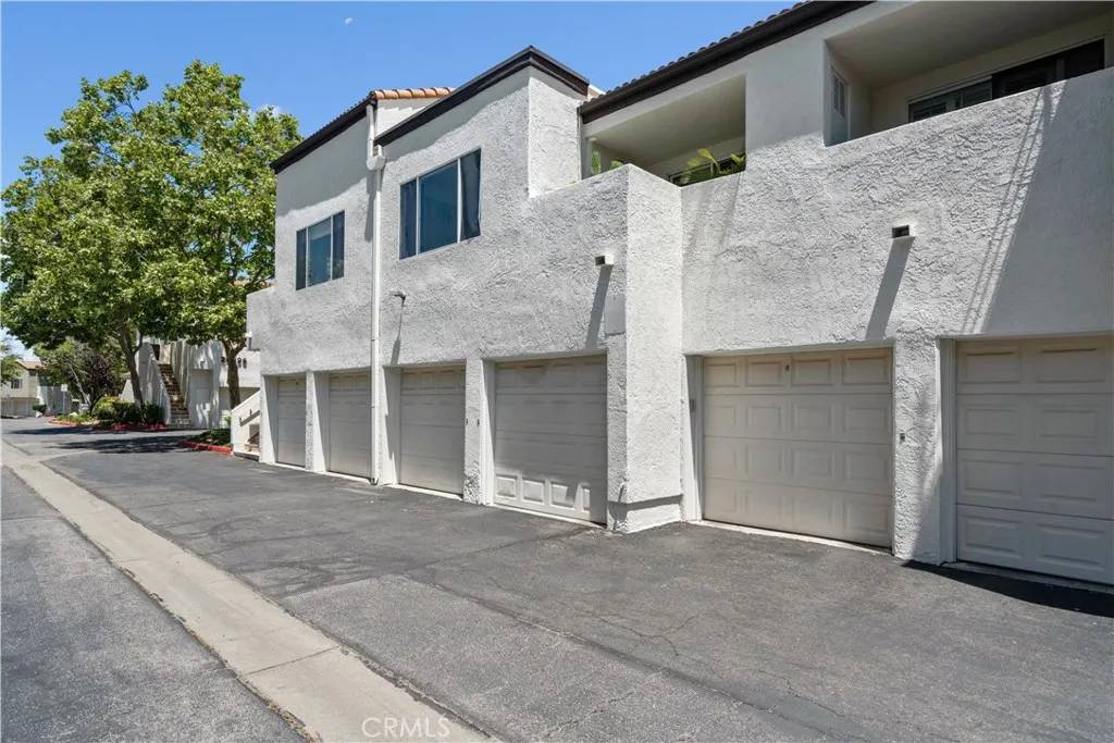 Newhall, CA 91321,21305 Nandina Lane #201