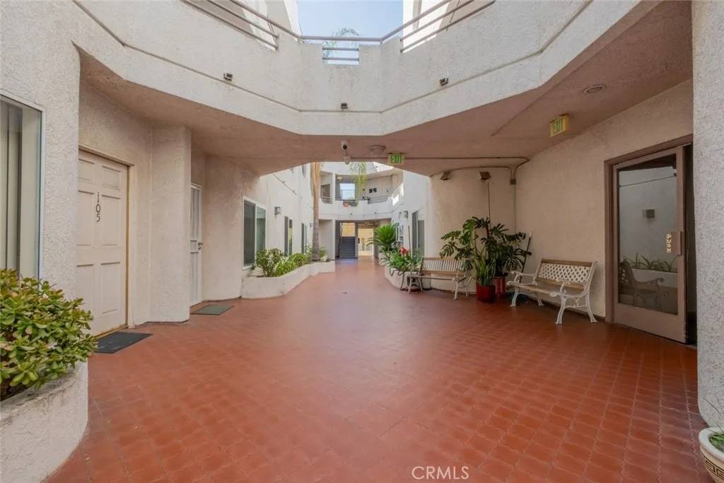 North Hollywood, CA 91605,6828 Laurel Canyon Boulevard #106