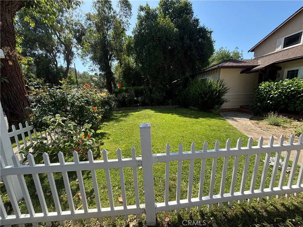 Woodland Hills, CA 91364,21327 De La Osa