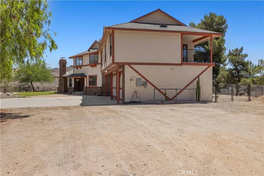 Agua Dulce, CA 91390,13620 Pales