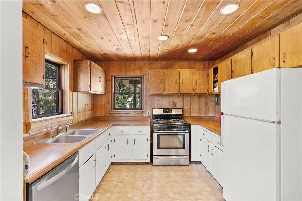Twin Peaks, CA 92391,26251 Alpine Lane