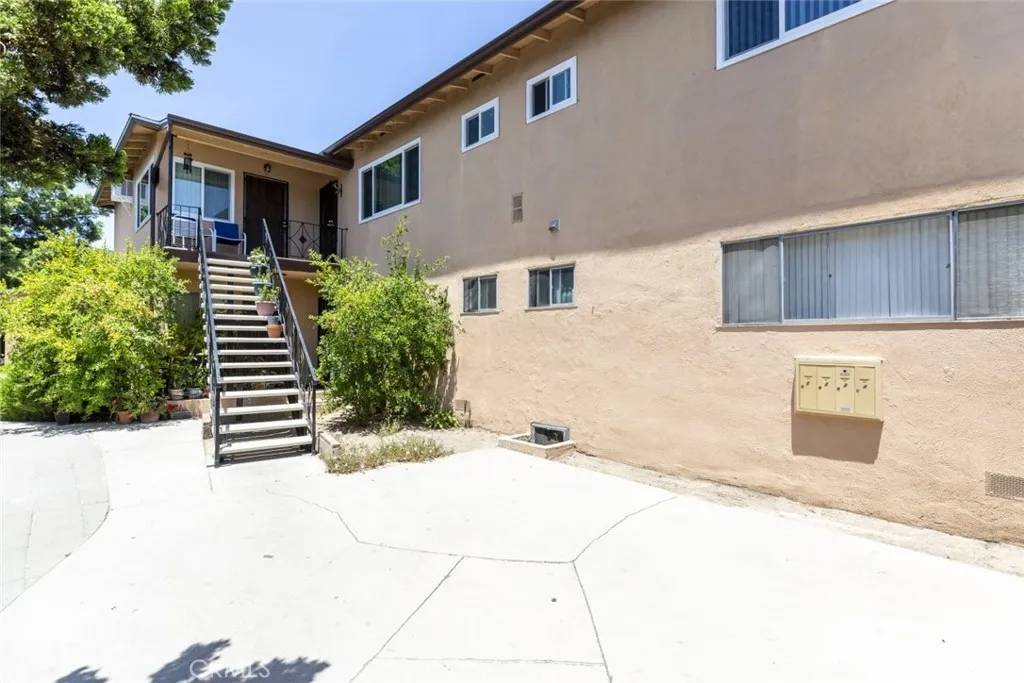 North Hollywood, CA 91605,7143 Bellaire Avenue #3