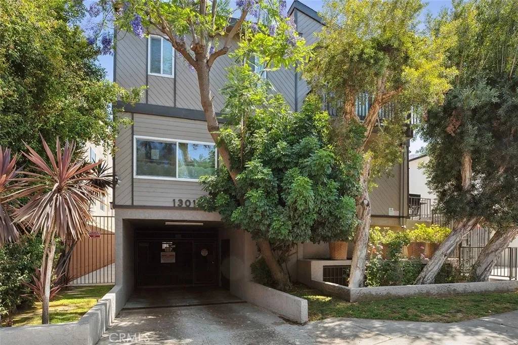 Studio City, CA 91604,13012 Valleyheart Drive #8