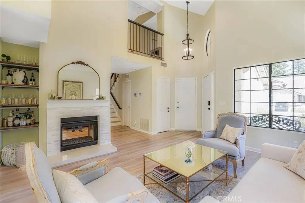 Calabasas, CA 91301,3931 Cottonwood Grove Trail