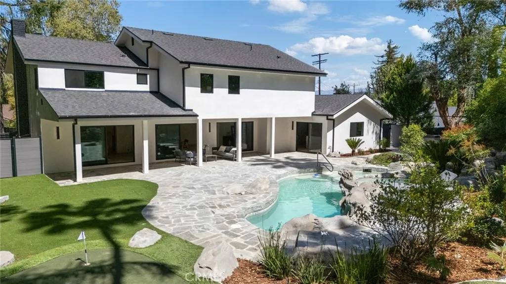 Tarzana, CA 91356,19532 Wells Drive