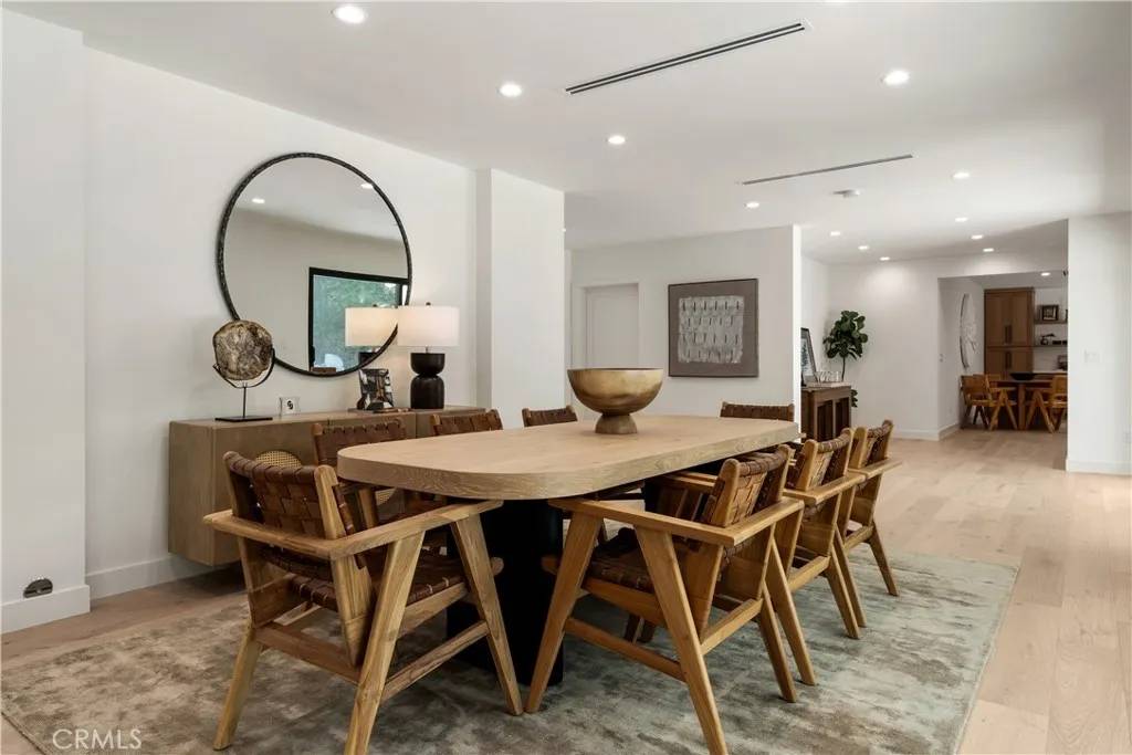 Tarzana, CA 91356,19532 Wells Drive