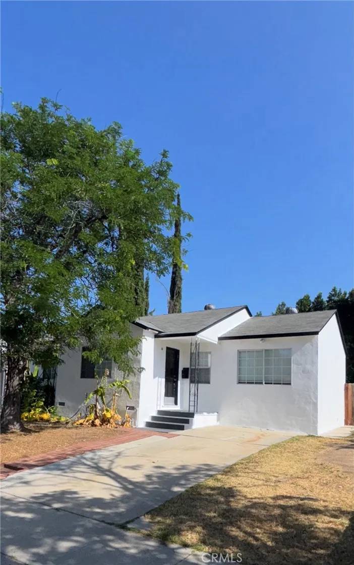 Encino, CA 91316,17440 Tiara Street
