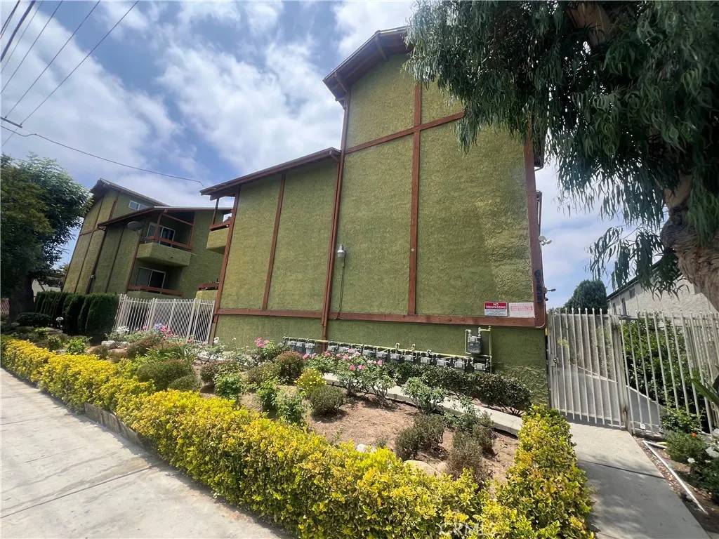 Tarzana, CA 91335,6155 Reseda Boulevard #9