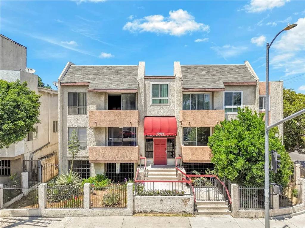 Van Nuys, CA 91405,13903 Sherman Way #8