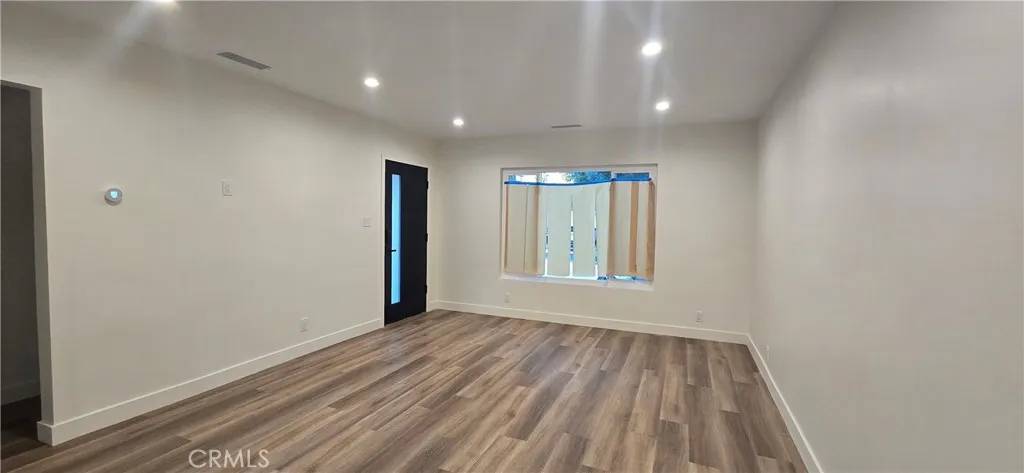 Van Nuys, CA 91405,7117 Natick Avenue