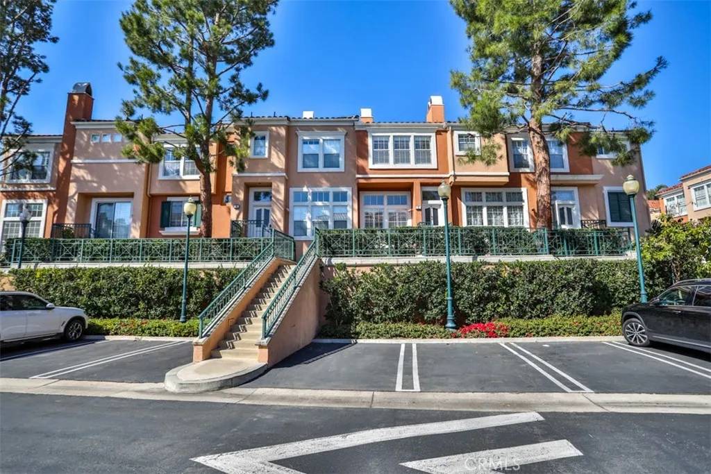 Irvine, CA 92606,5 Arese Aisle