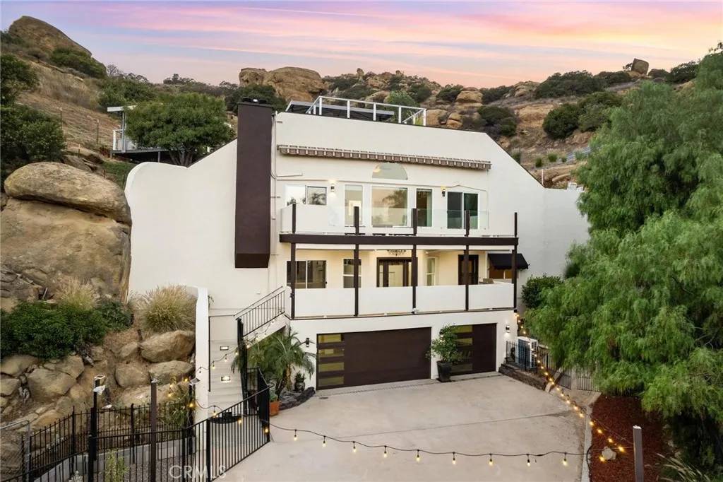 Chatsworth, CA 91311,22870 Trigger Street