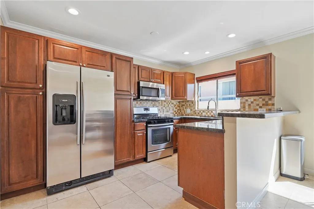 Sherman Oaks, CA 91403,15457 Moorpark Street #5