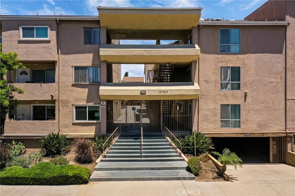 North Hollywood, CA 91602,10757 Hortense Street #102
