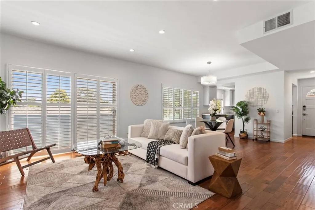Sherman Oaks, CA 91411,5324 N Kester Ave 12