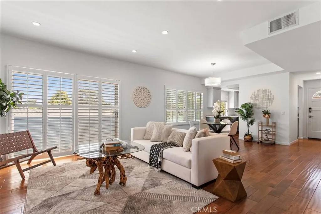 Sherman Oaks, CA 91411,5324 N Kester Ave 12