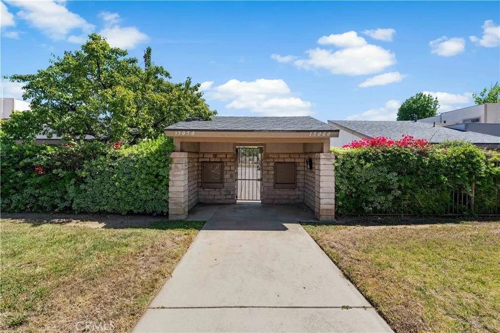 Mission Hills (san Fernando), CA 91345,15060 Chatsworth Street #E
