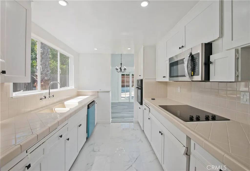 Winnetka, CA 91306,20541 Rodax Street